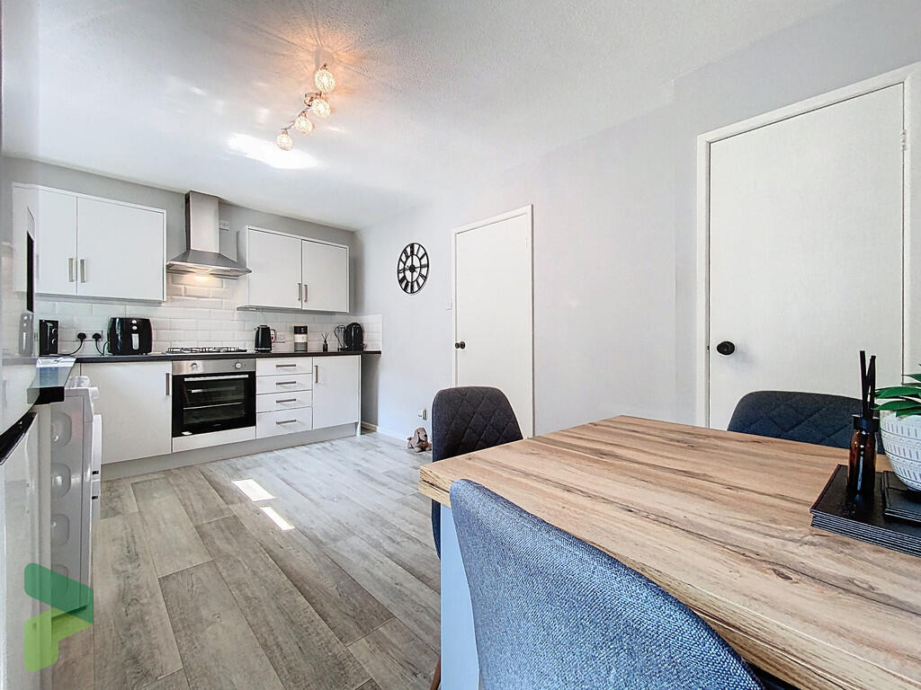 Fitted Dining Kit...