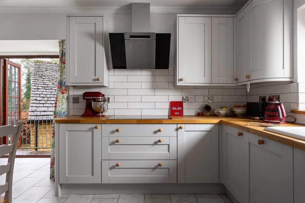 5 - Copper Beeches - GL6 6YE - Web.jpg