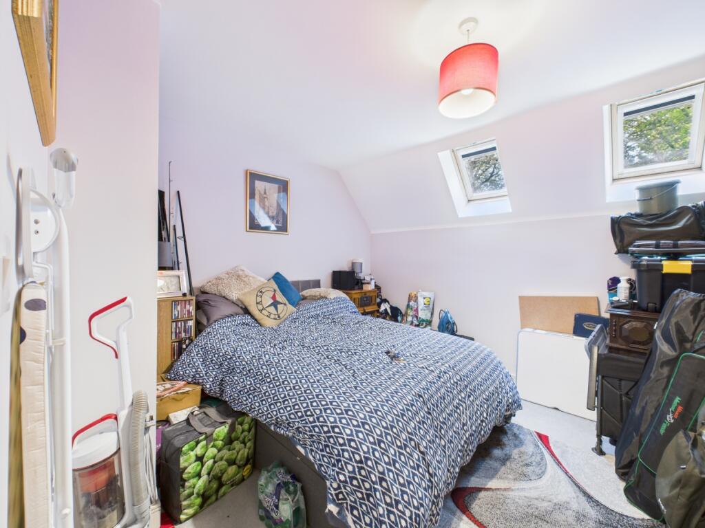 CAM01740G0-PR0454-STILL003