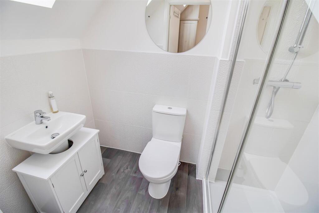 EN SUITE SHOWER ROOM/W.C.