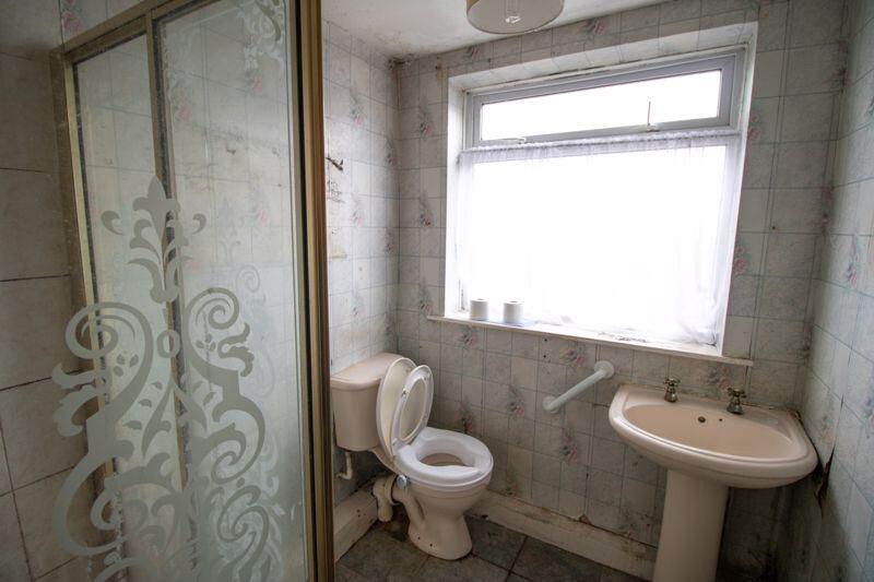 Family bathroom (Ground Floor)