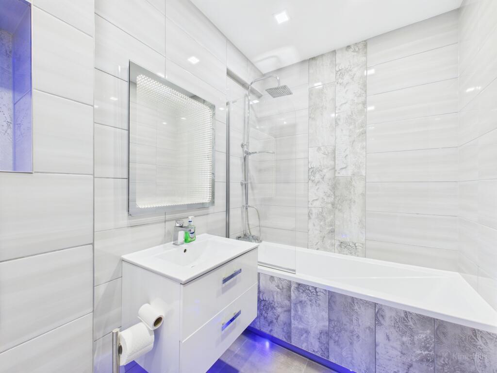 CAM02119G0-PR0441-STILL008