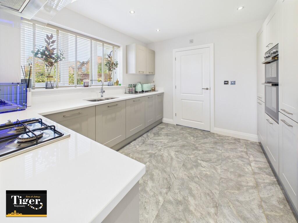 CAM02176G0-PR0661...