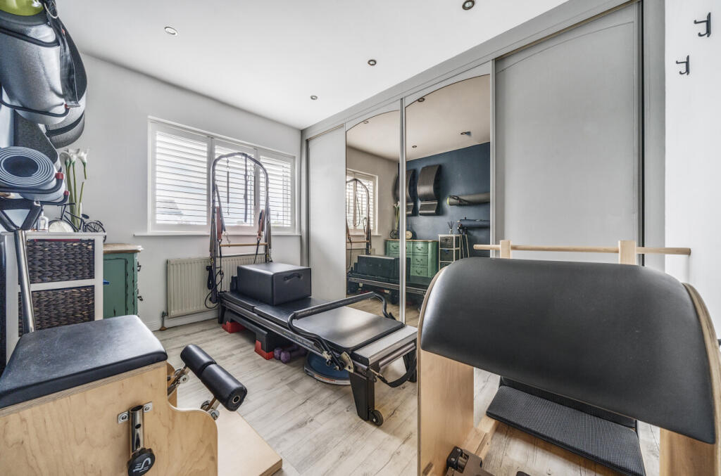 1328932-3-6887afa...