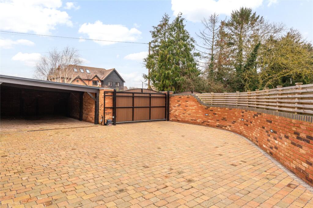 Driveway/Carport