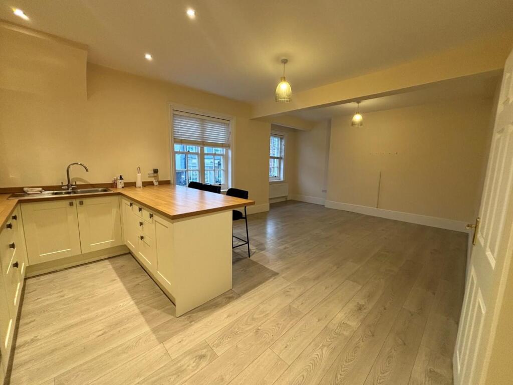 Kitchen/ Lounge