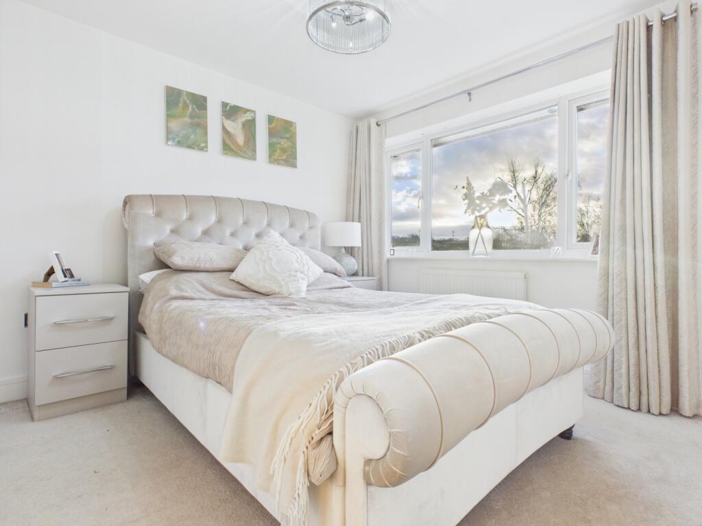 CAM03729G0-PR0191-STILL011