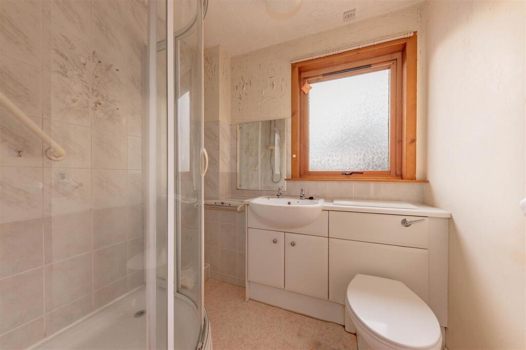 17 Broomlee Road Dundee-14.JPG