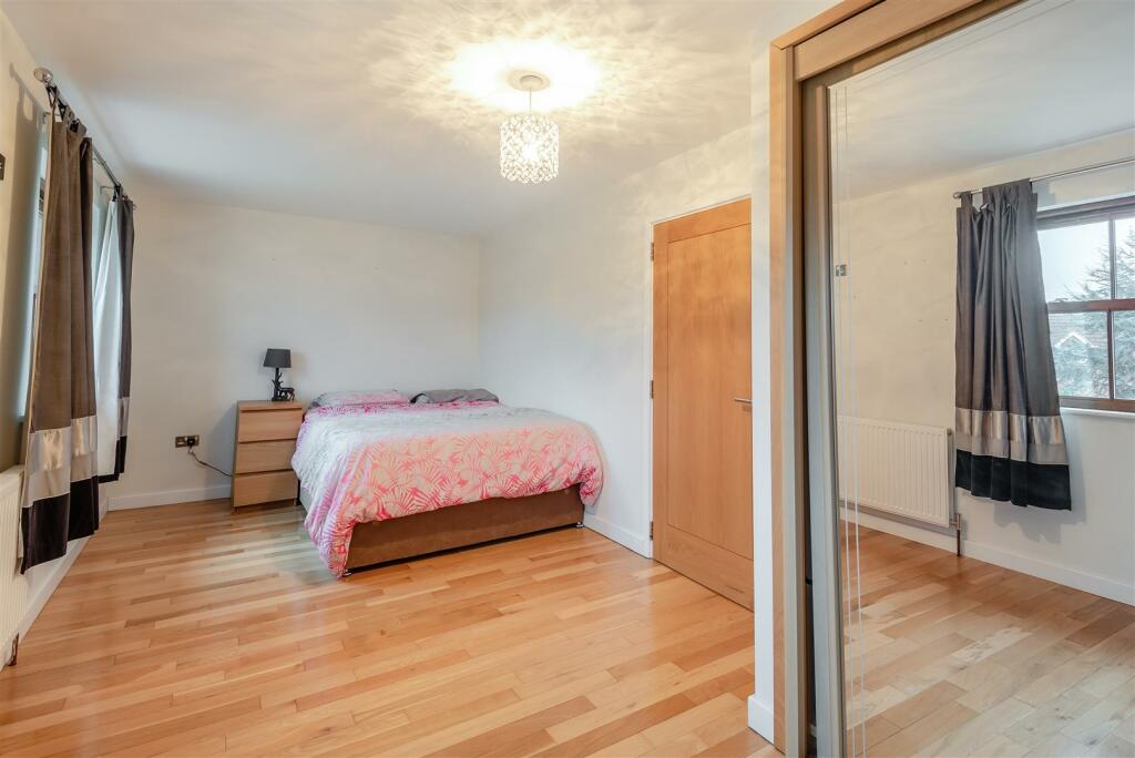 8587690-interior13.jpg