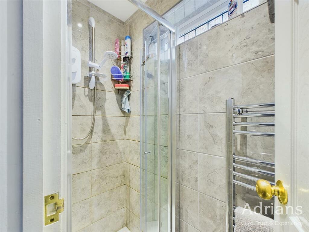 SEPARATE SHOWER ROOM
