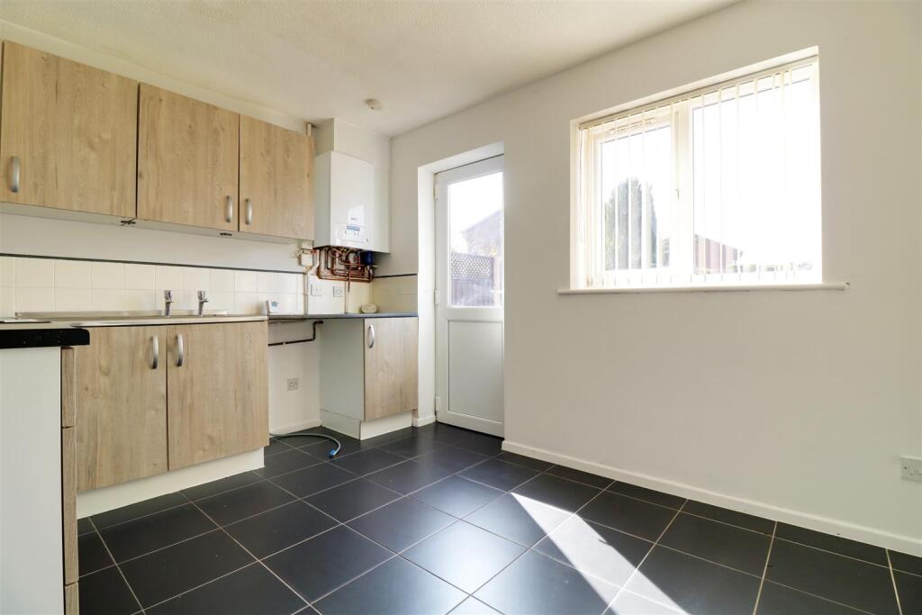 kitchen 2.jpg