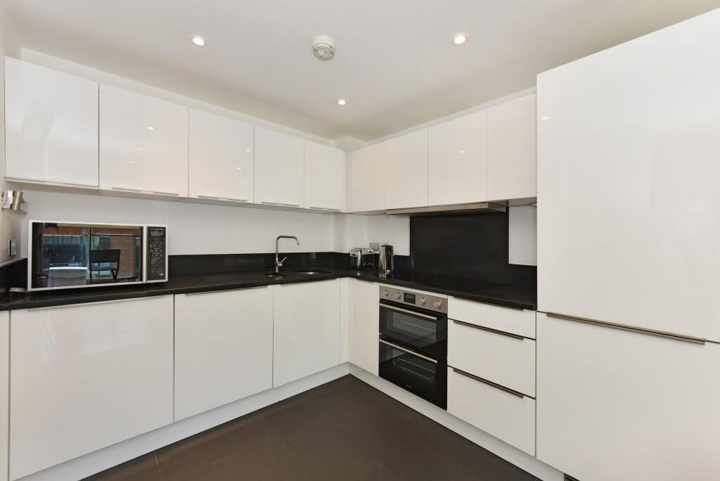 Flat 21, 10 Rochester Row (5).JPG