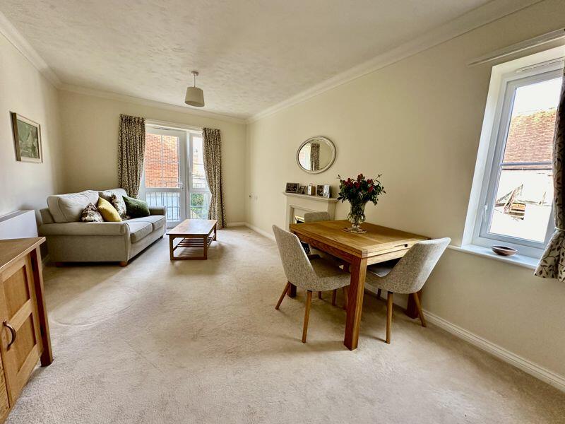 Sitting room/Dining room