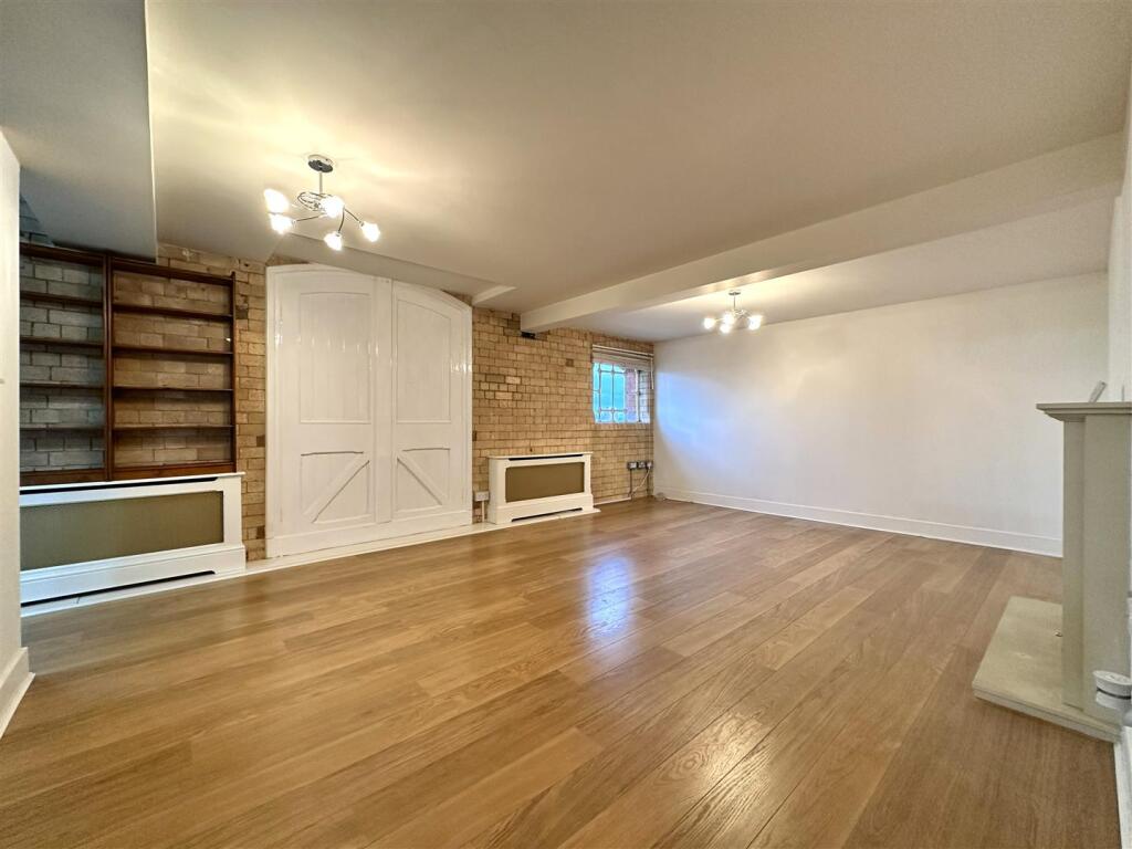 Generous Living Space 248