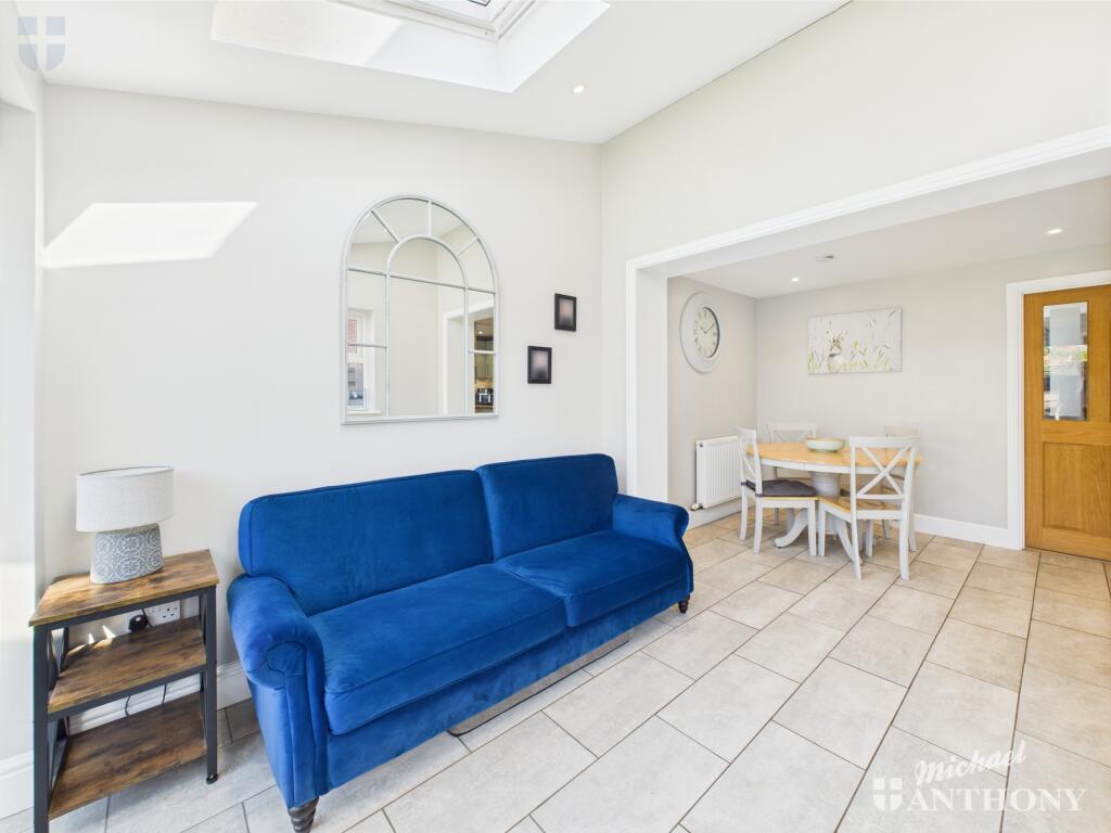 CAM03852G0-PR0279-STILL009