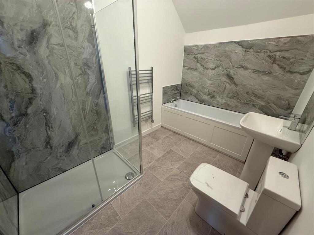 Oats House Bathroom.jpg