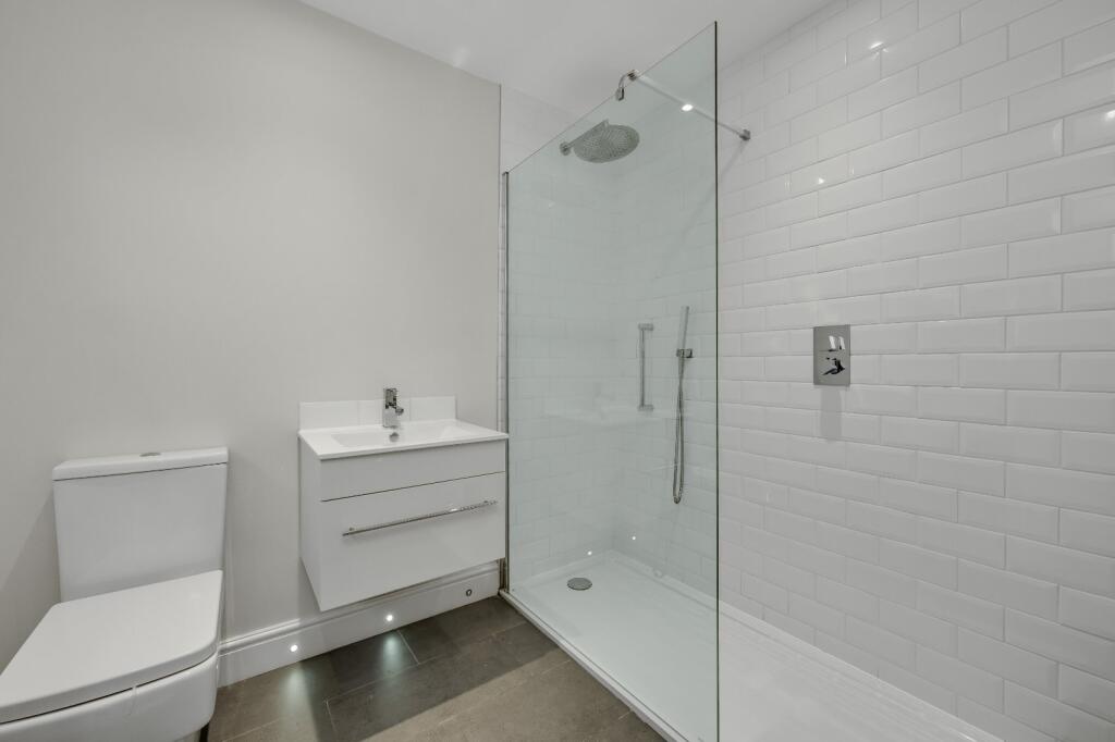 Bedroom Two En Suite