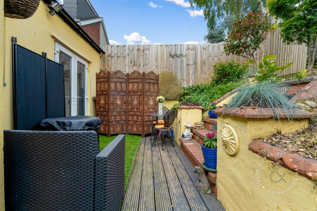 Commercial Road, Hern Crabtree (5).jpg