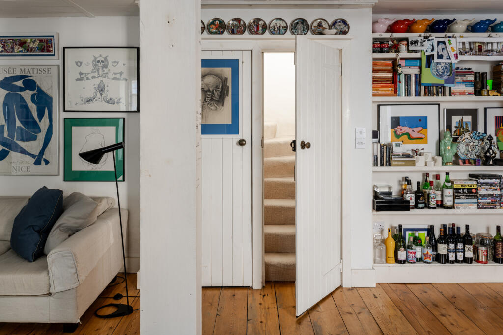 264397 - INIGO_GEORGE ST-112.jpg