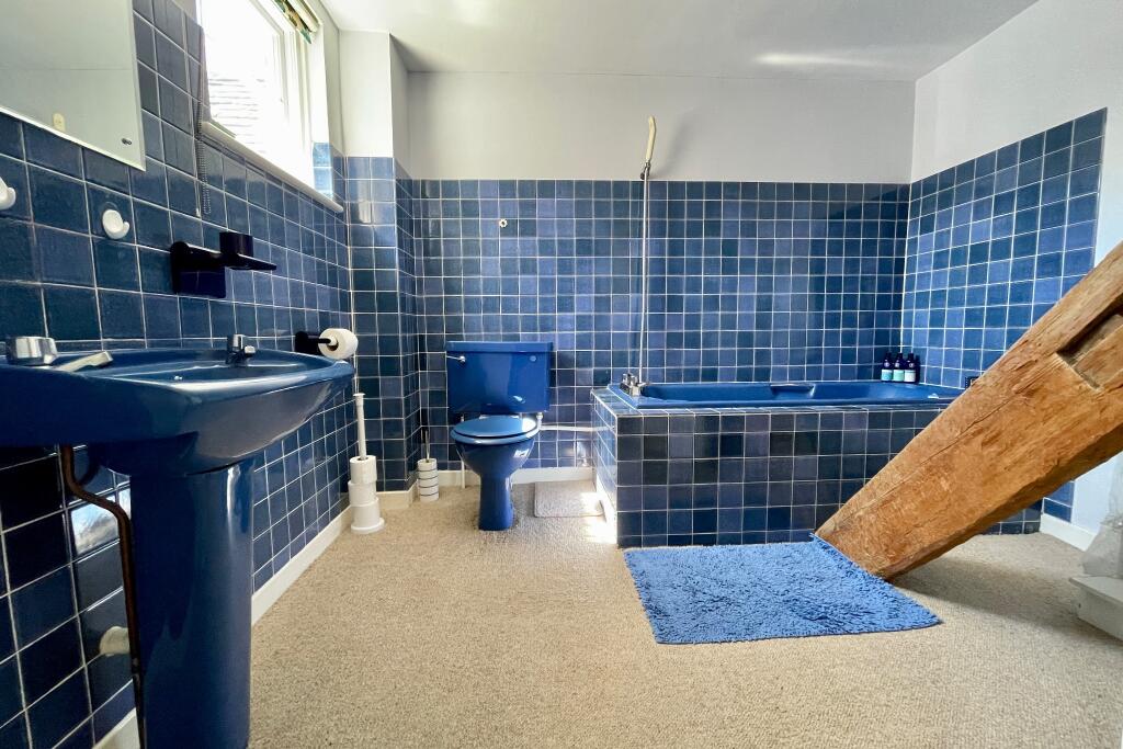 En-Suite Bathroom