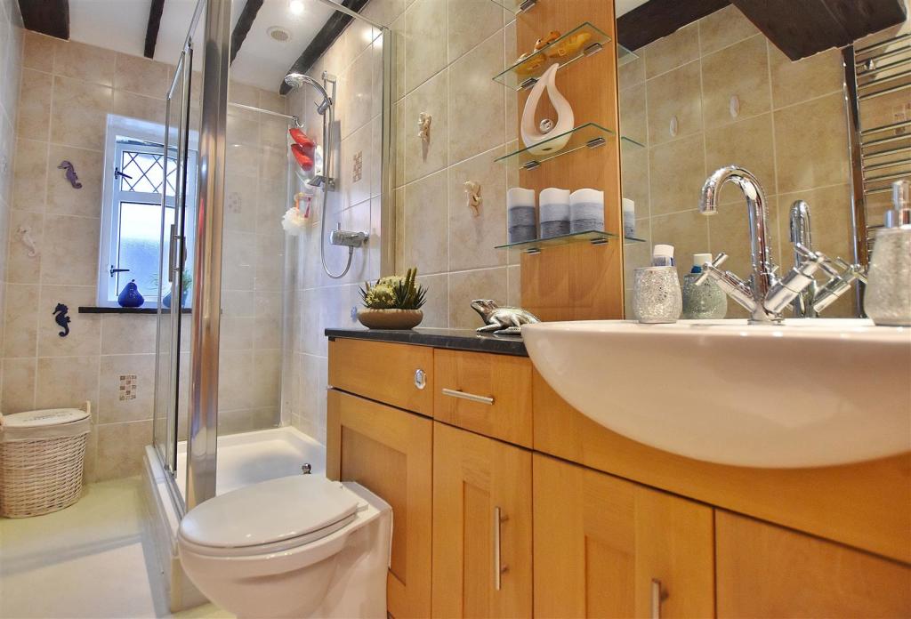 EN SUITE
