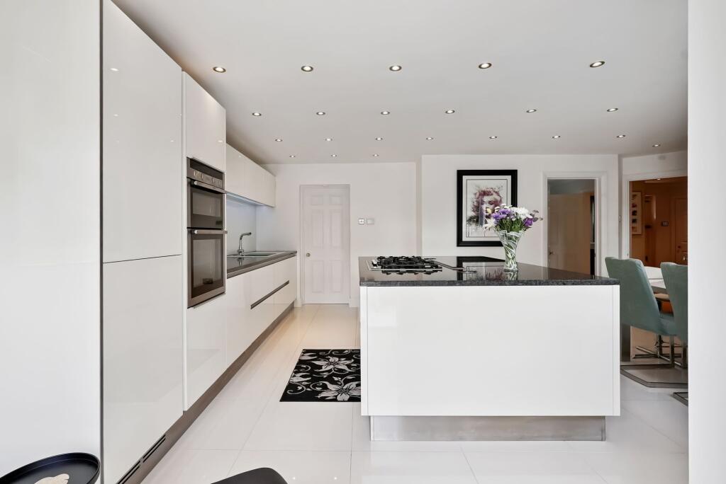 Kitchen / Breakfast Room