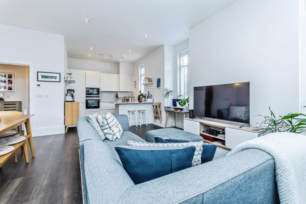 Lounge/Kitchen