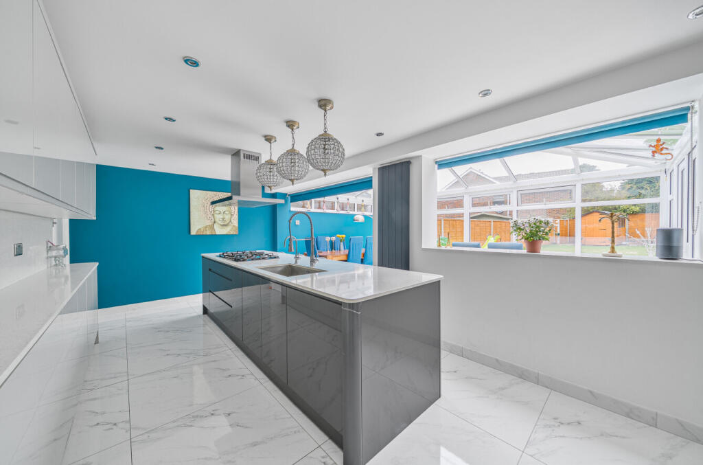 1360940-7-68dd195...