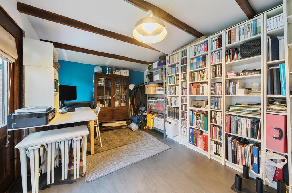 SUMMERHOUSE