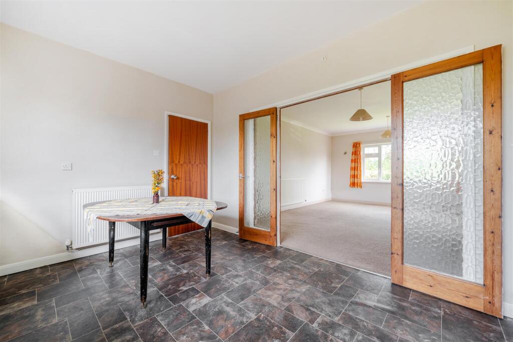 KITCHEN / DINING ROOM