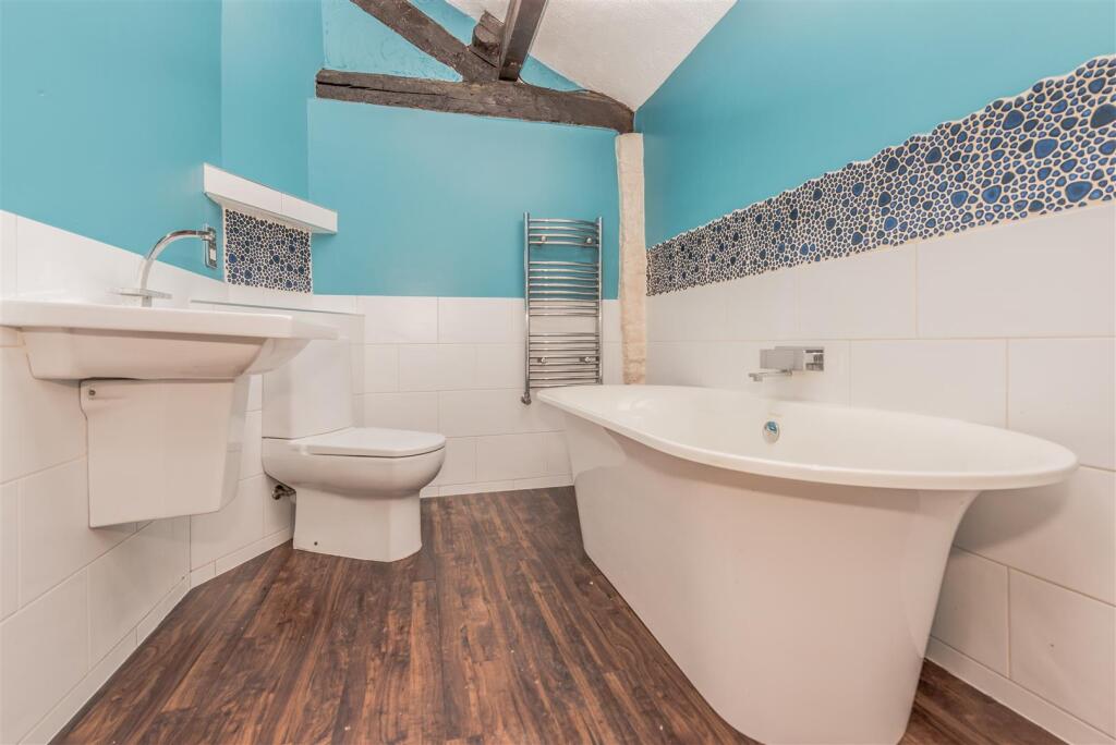 Family Bathroom / WC: