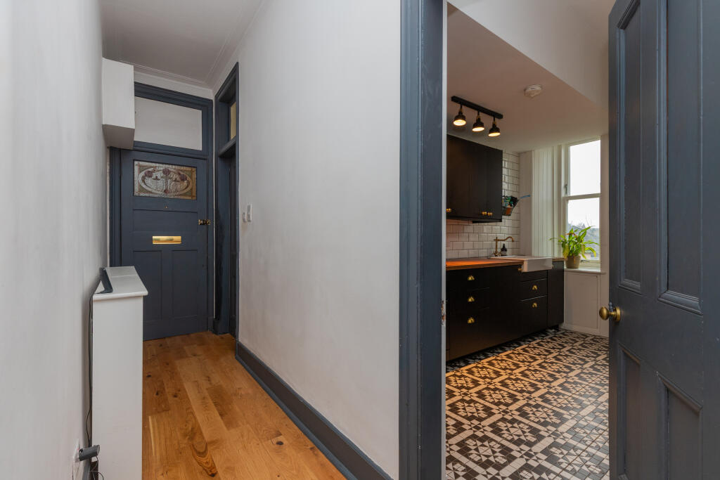 25 -1 Whitehaugh Drive, PA1 3PG-22