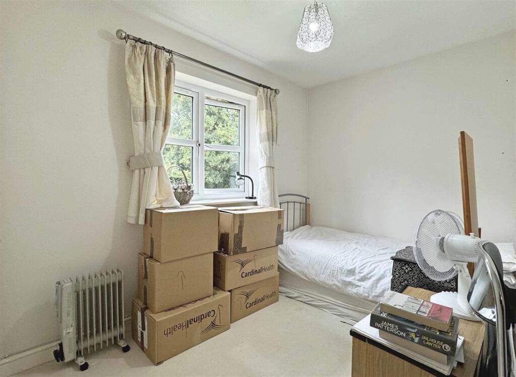 Bed 2.jpg