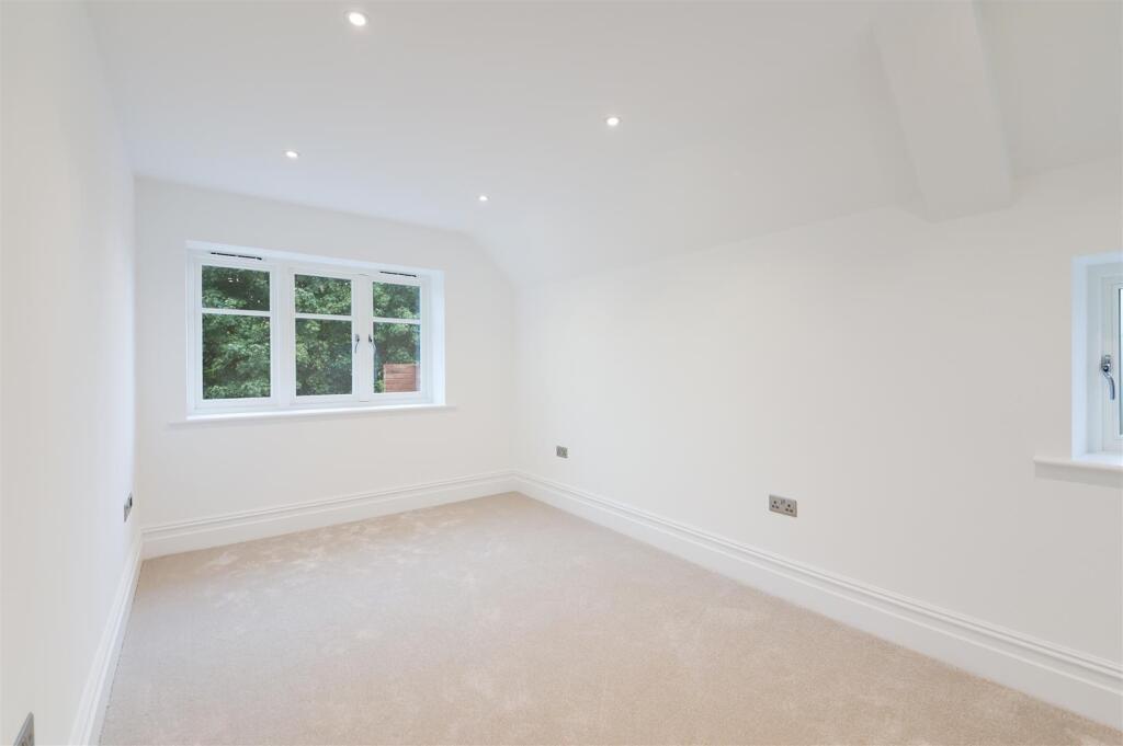 THE AVENUE,13B- (11).jpg