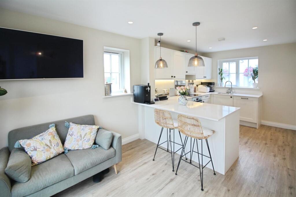 Kitchen/dining/family room