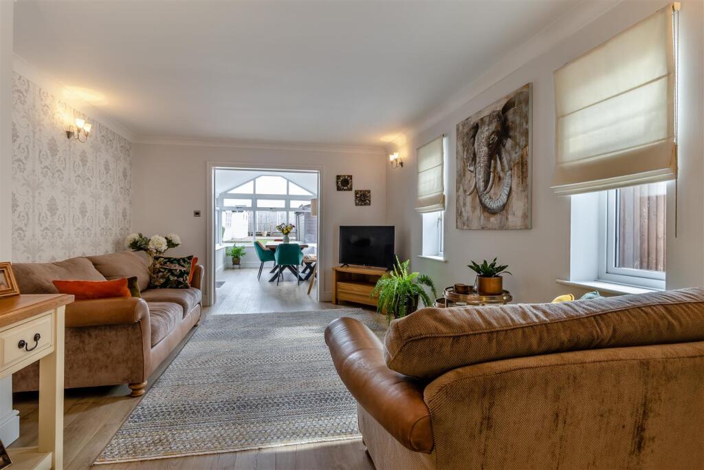 8640908-interior06.jpg