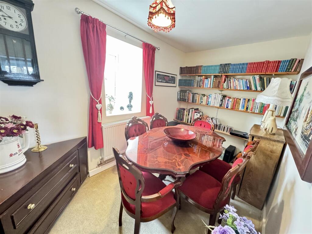 Dining room / bedroom 3