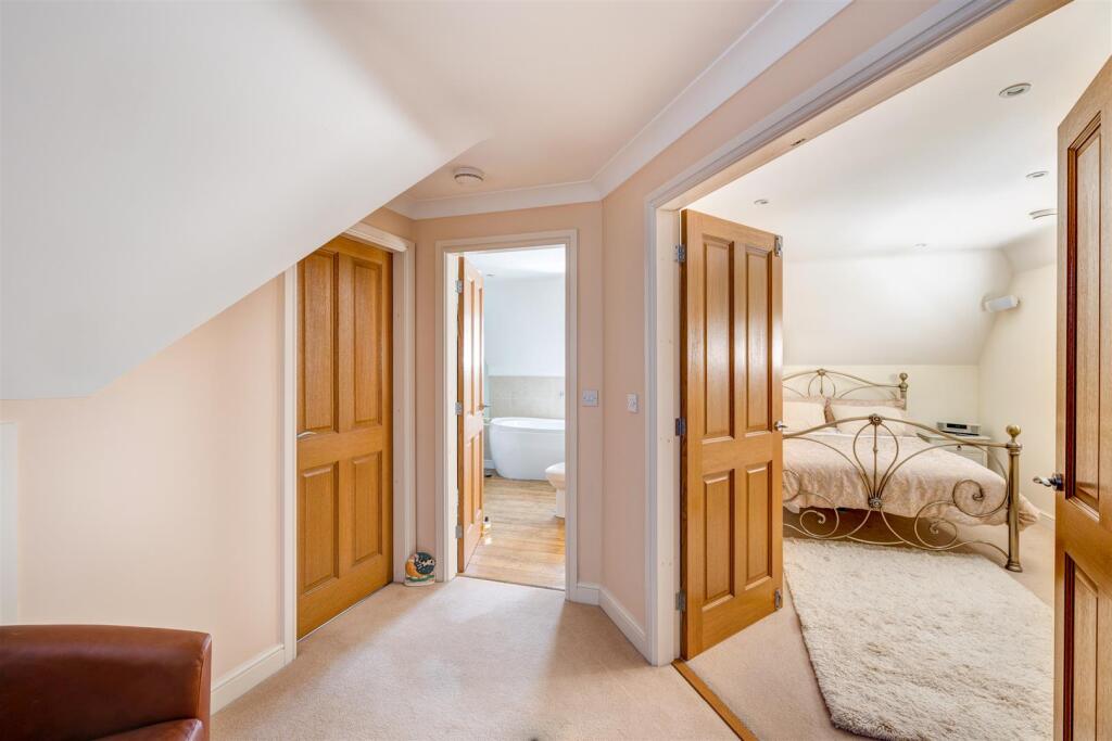 3 Creswell Drive LE67 2AG