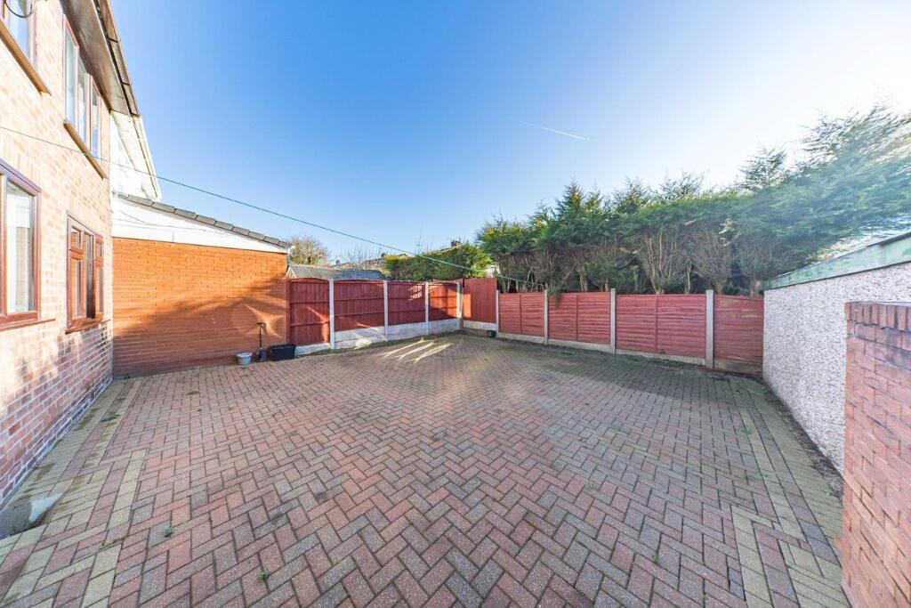 15 Arnside Avenue rear garden.jpg