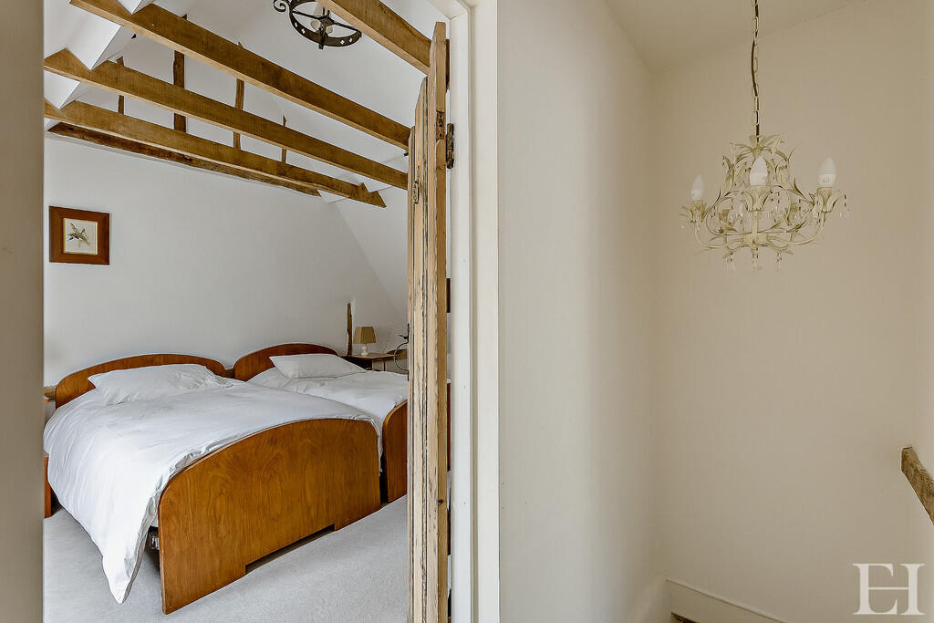 8651204-interiorW...