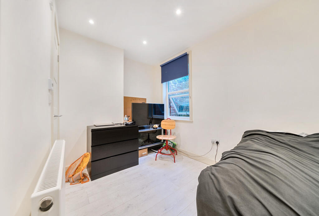 1303874-8-68553cb...