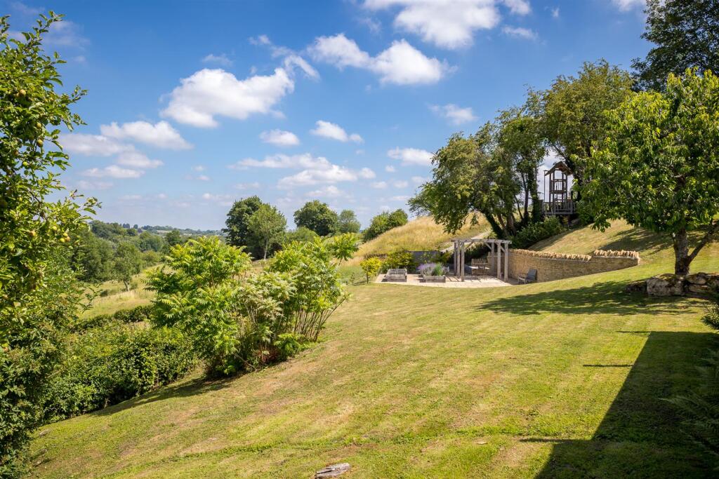 40 - Springview - GL8 8XX - Web.jpg