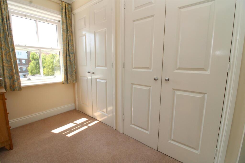 Walk-in dressing room.JPG