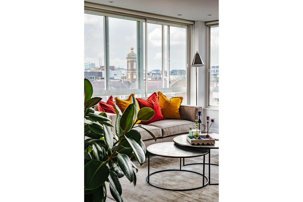 Stirling_Court_01...