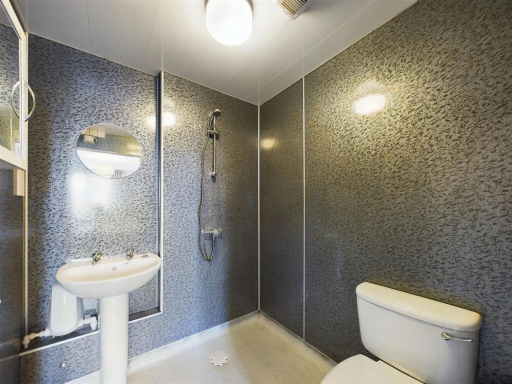ensuite.jpg