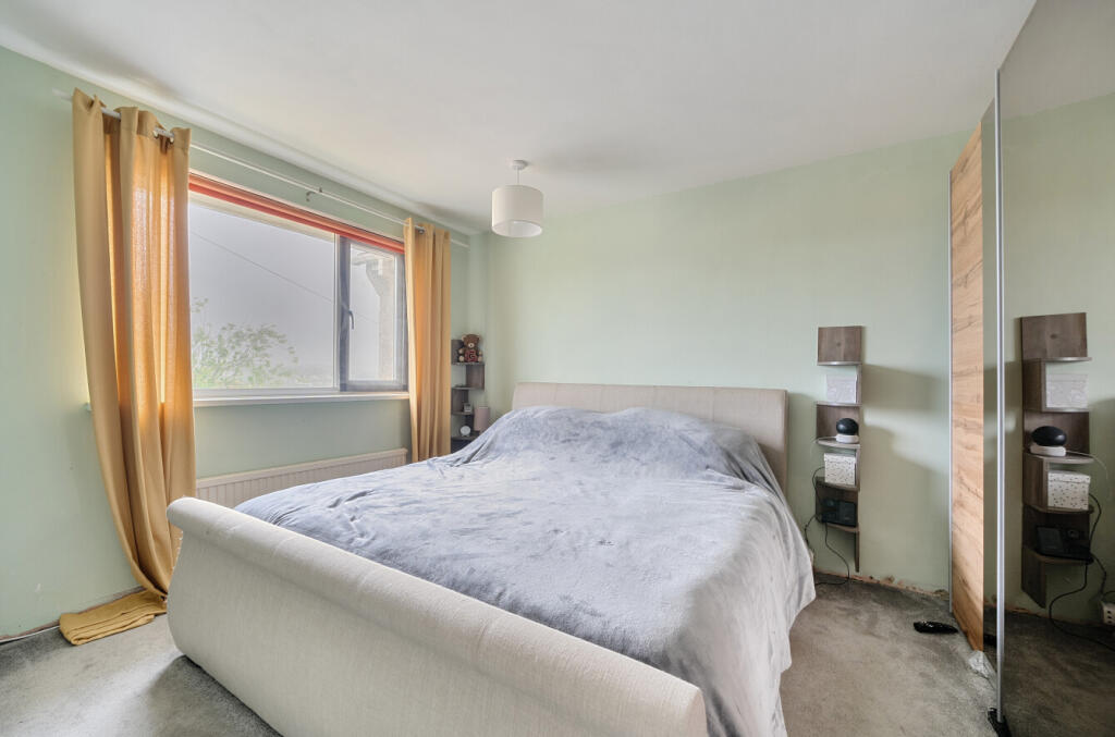 1294372-10-6835e2...