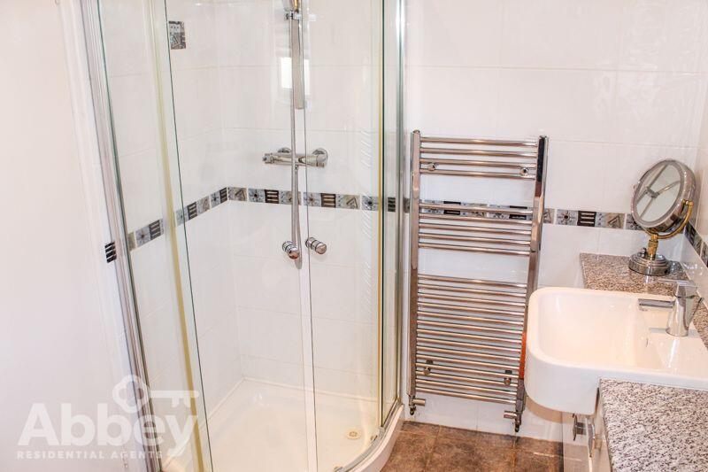 Family Bathroom 2