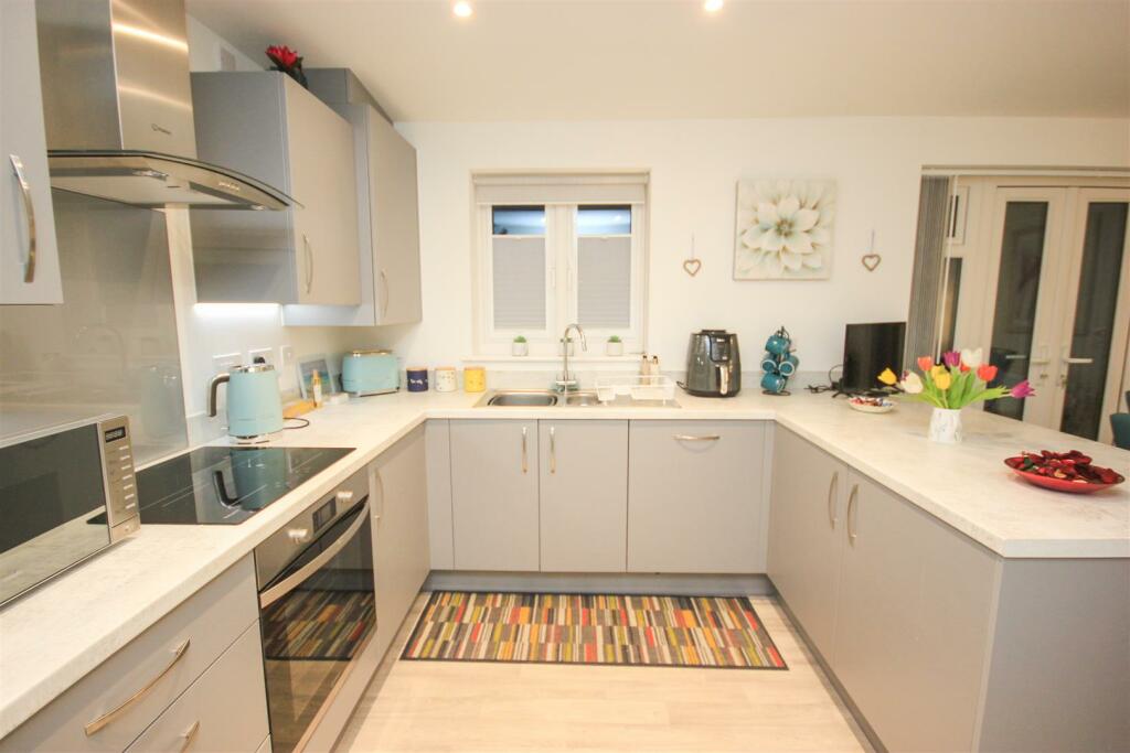kitchen..jpg
