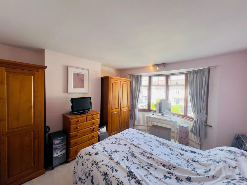 Bedroom 1.jpg