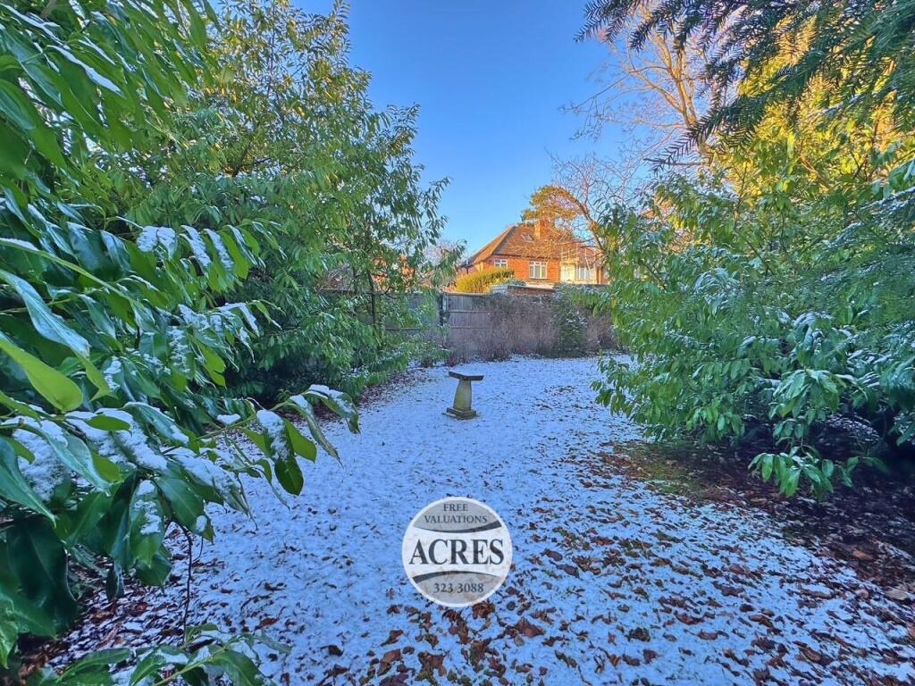 Rear garden 2.jpg